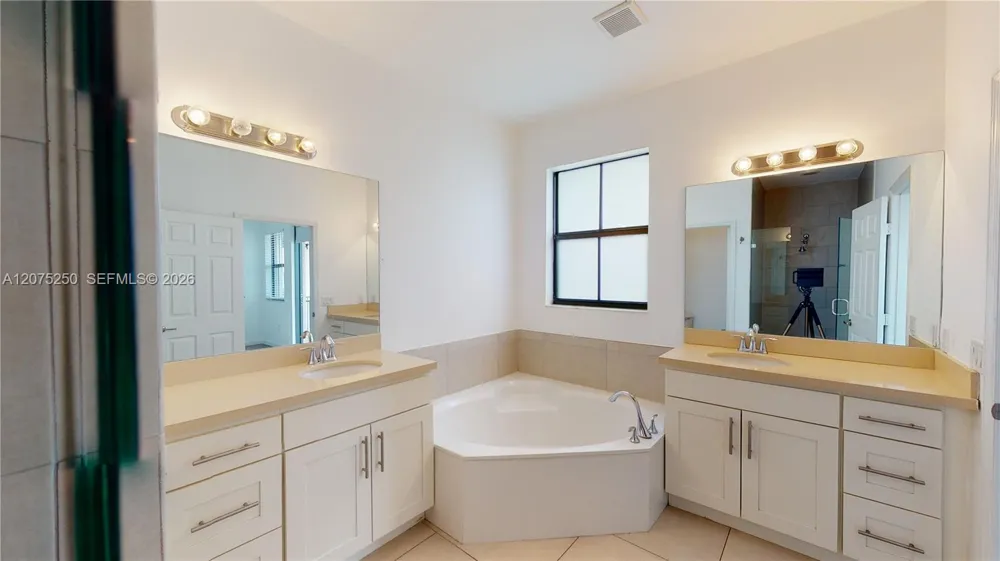10428 NW 61st St Doral, FL 33178