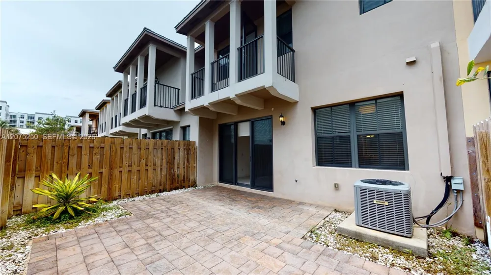 10428 NW 61st St Doral, FL 33178