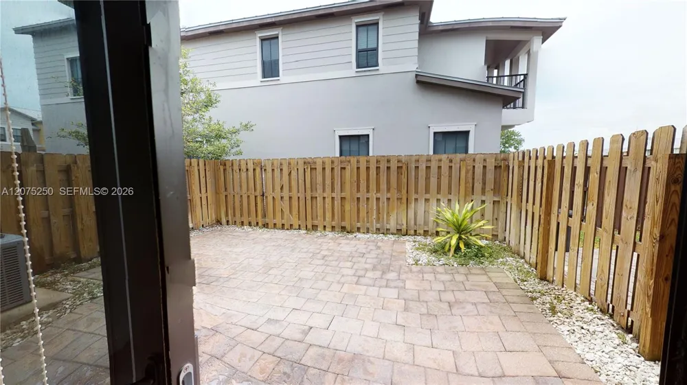10428 NW 61st St Doral, FL 33178