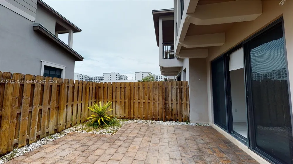 10428 NW 61st St Doral, FL 33178