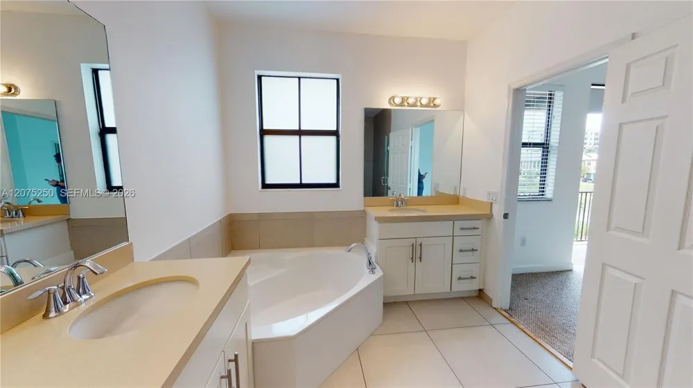 10428 NW 61st St Doral, FL 33178