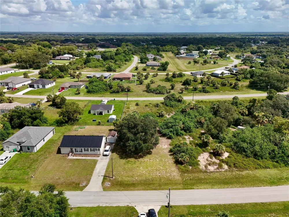 2038 S MONTANA CIR La Belle, FL 33935