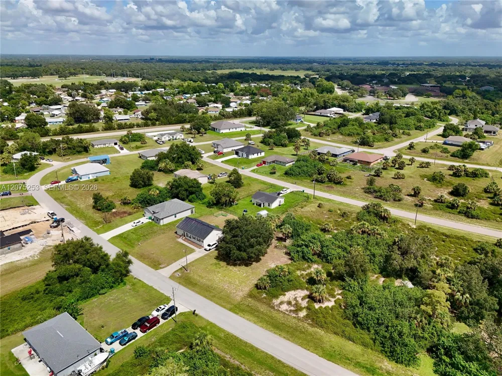 2038 S MONTANA CIR La Belle, FL 33935