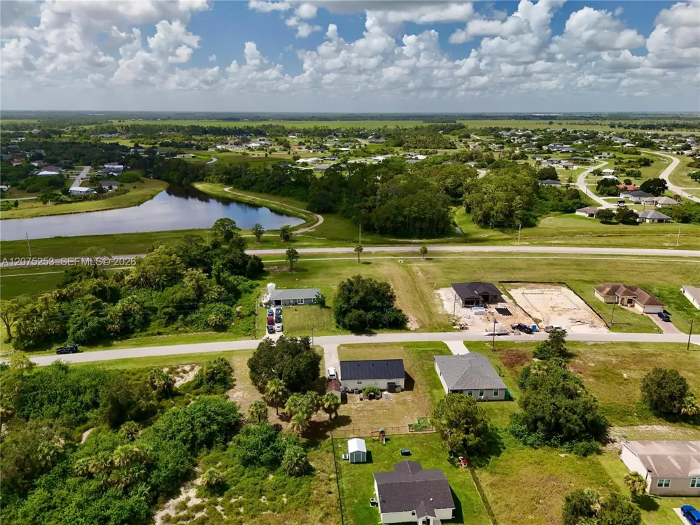 2038 S MONTANA CIR La Belle, FL 33935