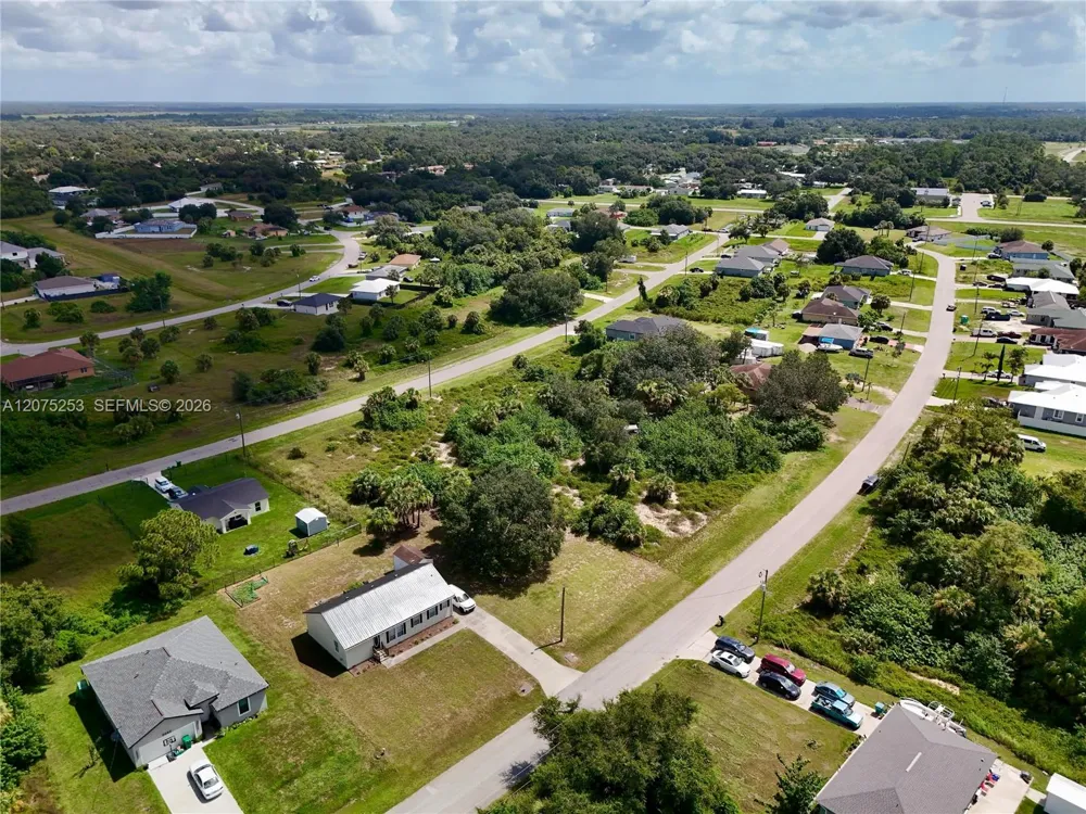 2038 S MONTANA CIR La Belle, FL 33935