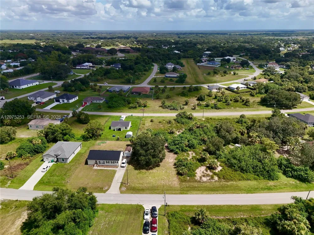 2038 S MONTANA CIR La Belle, FL 33935