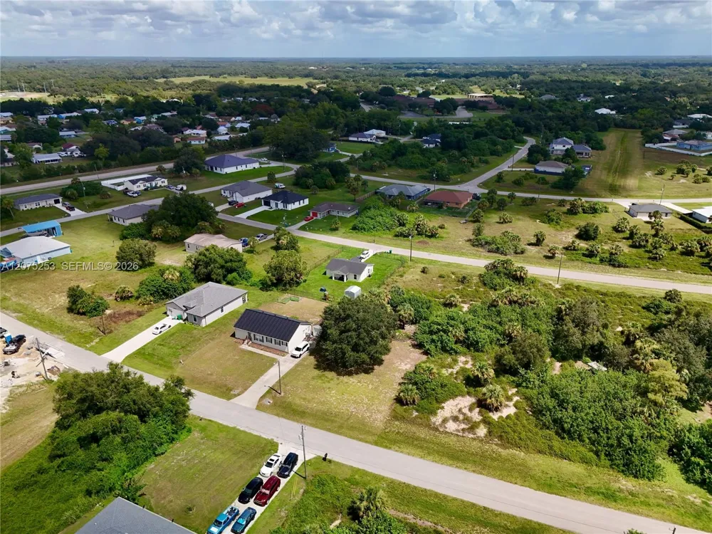 2038 S MONTANA CIR La Belle, FL 33935
