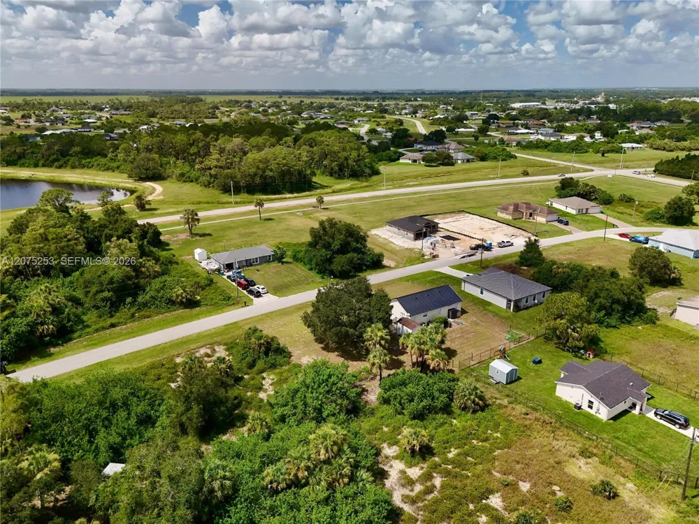 2038 S MONTANA CIR La Belle, FL 33935