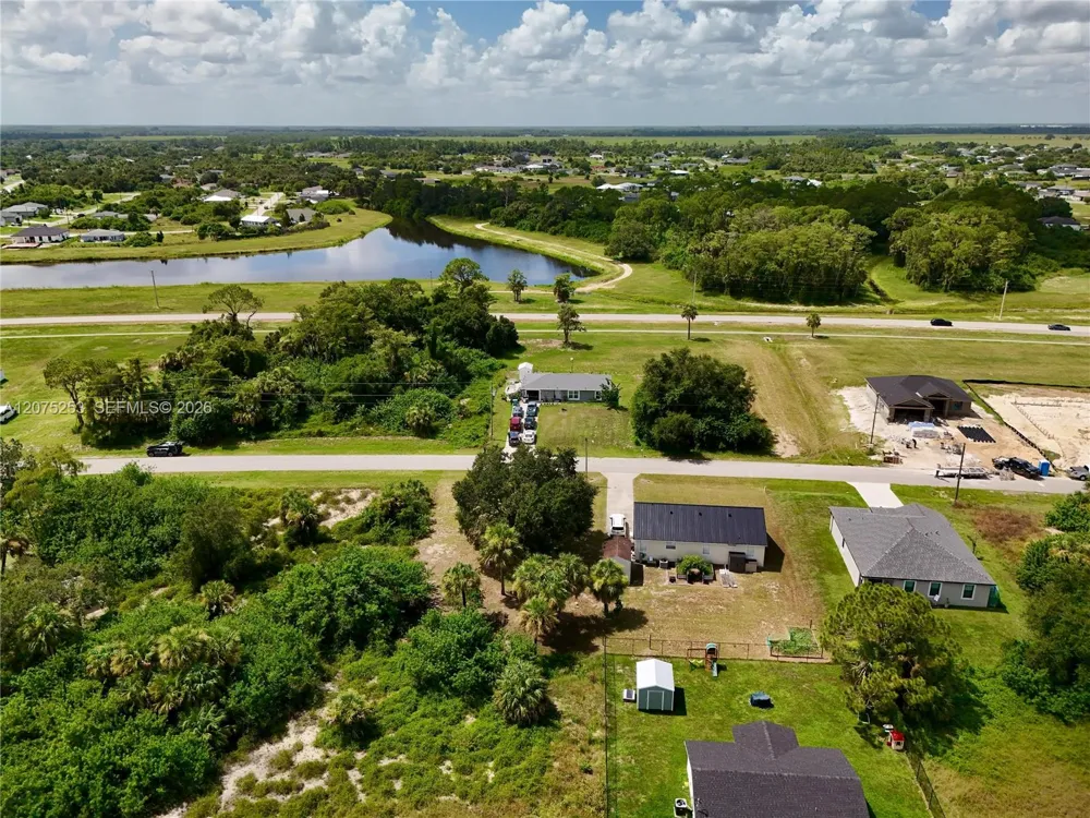 2038 S MONTANA CIR La Belle, FL 33935