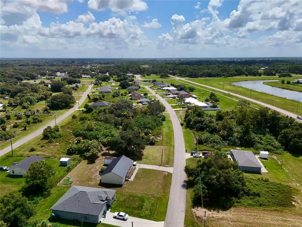 2038 S MONTANA CIR La Belle, FL 33935