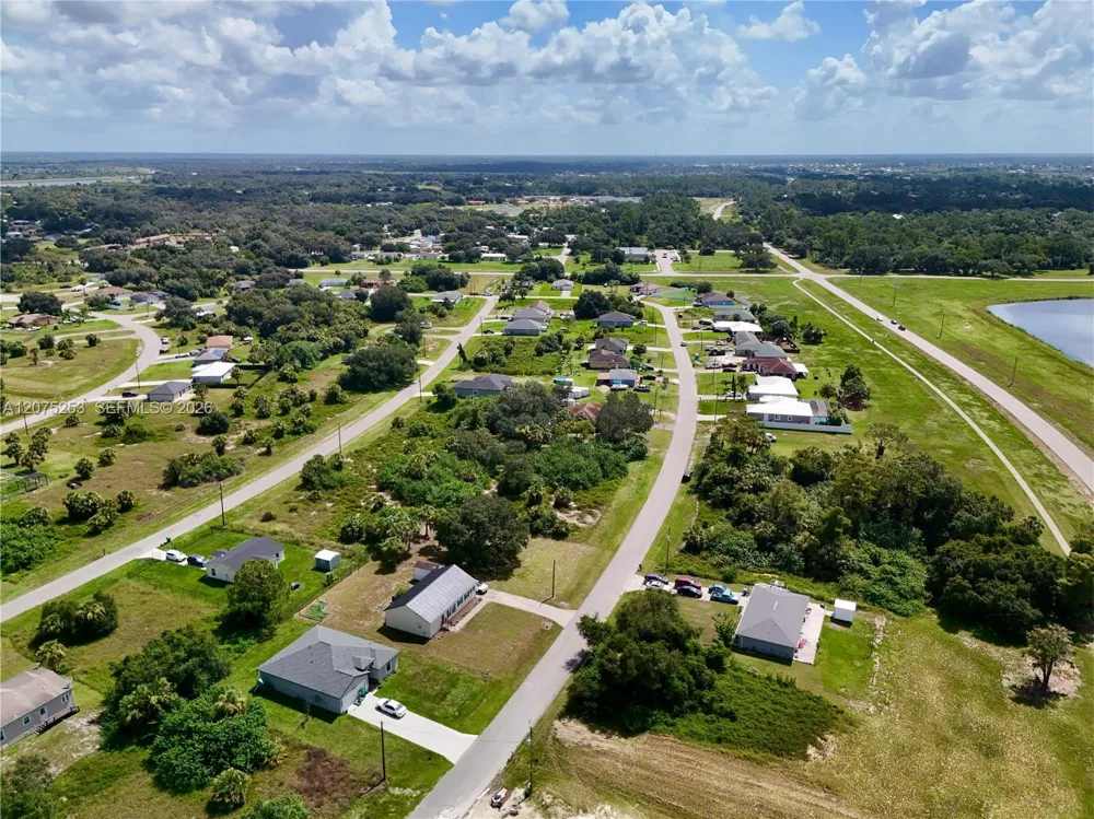 2038 S MONTANA CIR La Belle, FL 33935