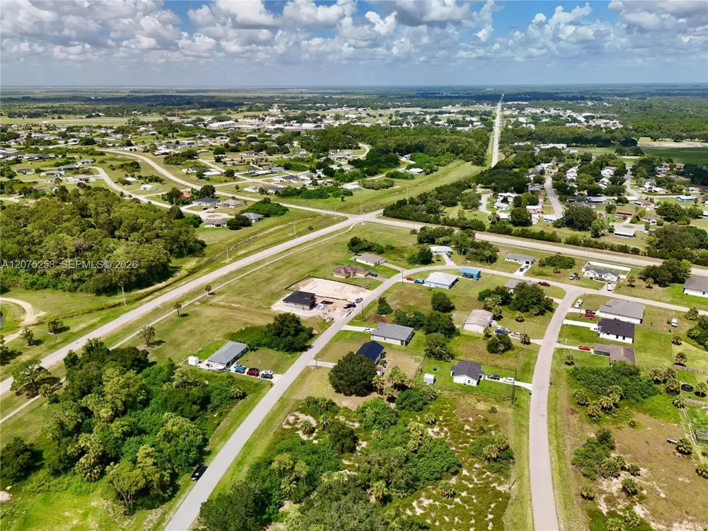 2038 S MONTANA CIR La Belle, FL 33935