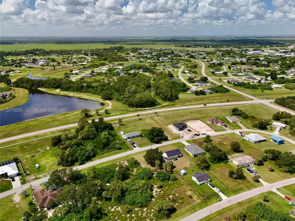 2038 S MONTANA CIR La Belle, FL 33935
