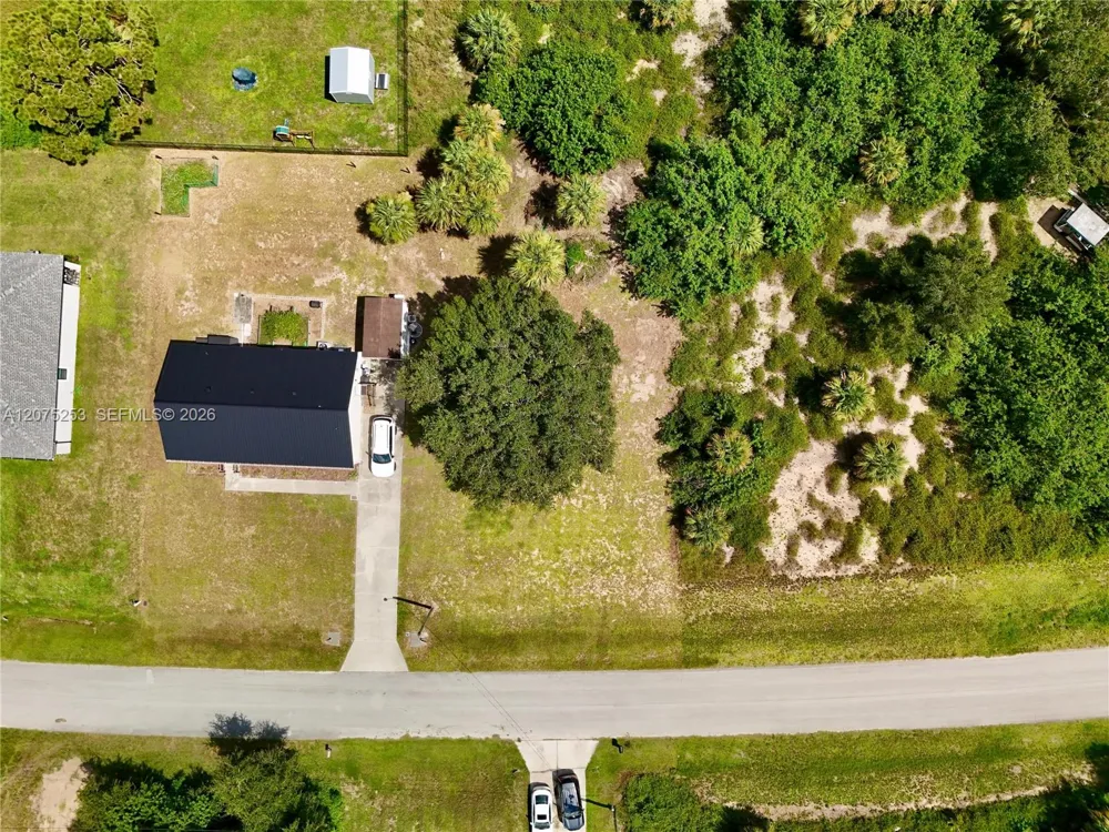 2038 S MONTANA CIR La Belle, FL 33935