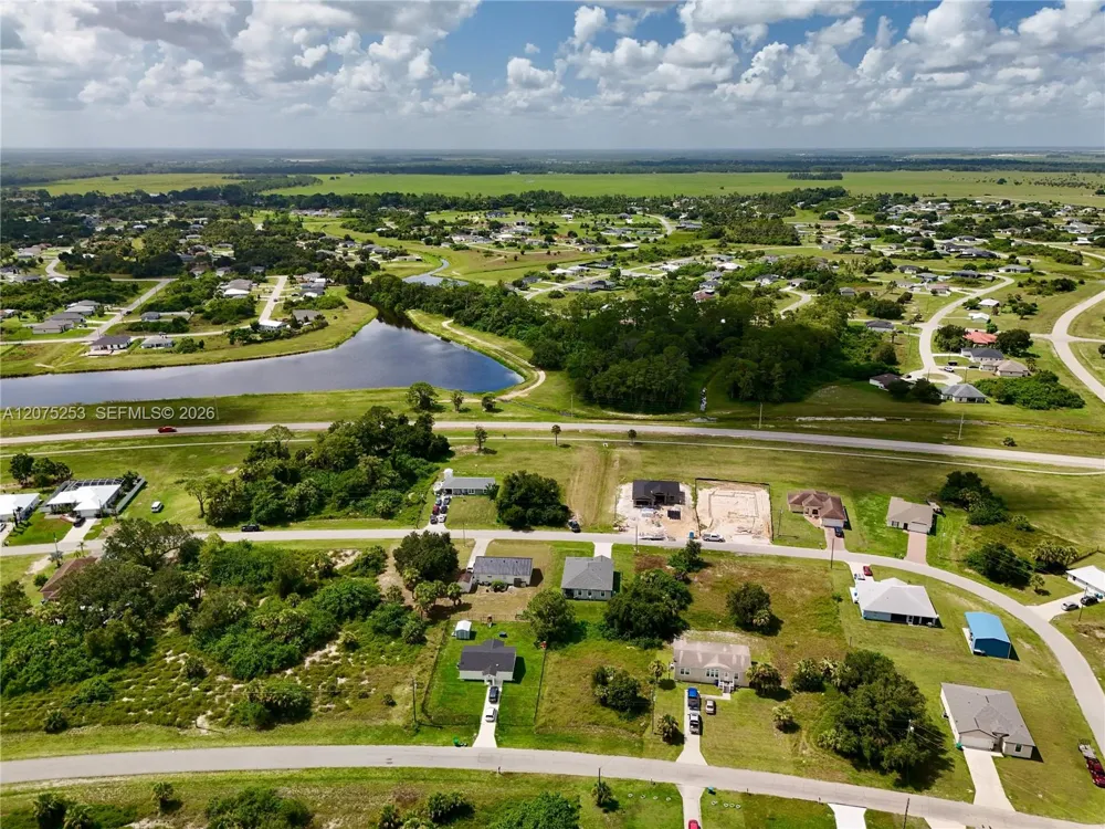 2038 S MONTANA CIR La Belle, FL 33935