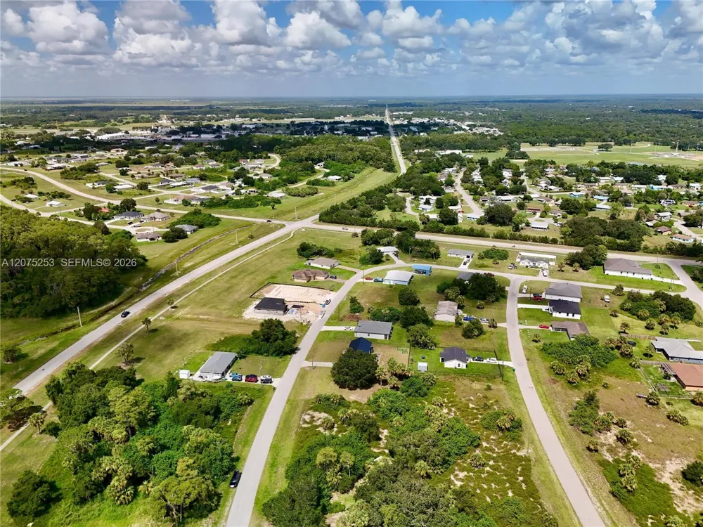 2038 S MONTANA CIR La Belle, FL 33935