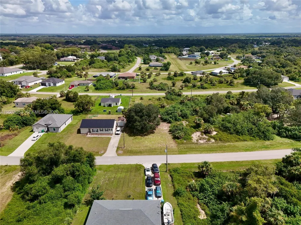 2038 S MONTANA CIR La Belle, FL 33935