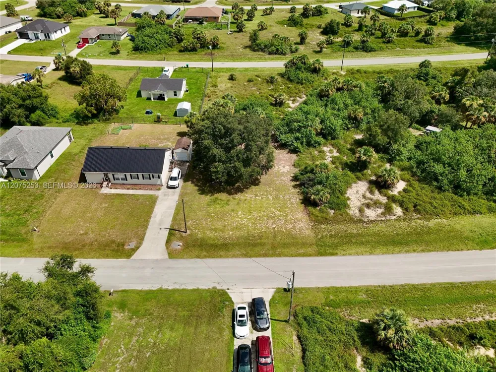 2038 S MONTANA CIR La Belle, FL 33935