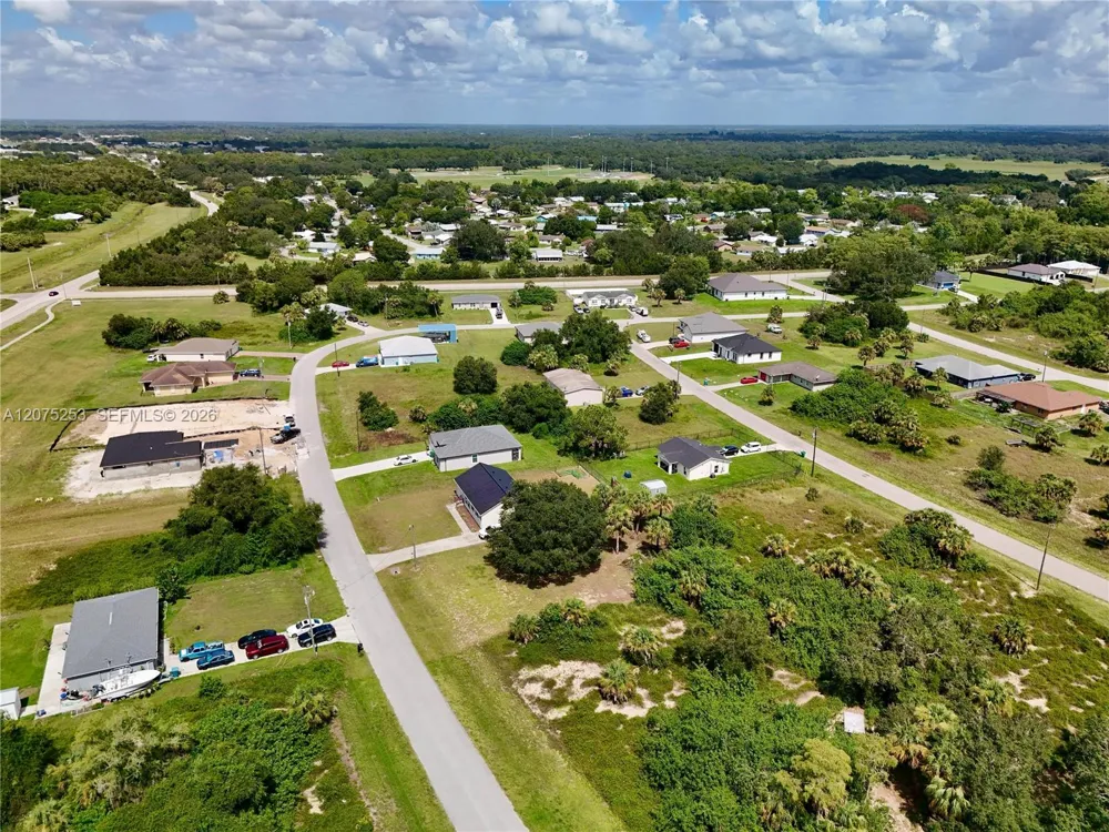 2038 S MONTANA CIR La Belle, FL 33935
