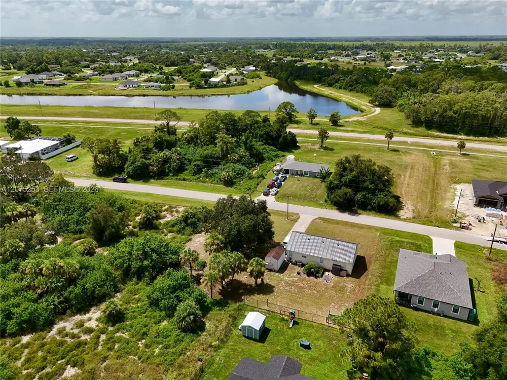 2038 S MONTANA CIR La Belle, FL 33935