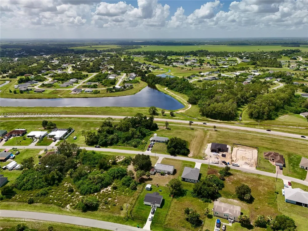 2038 S MONTANA CIR La Belle, FL 33935