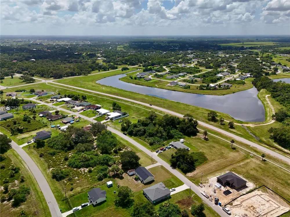 2038 S MONTANA CIR La Belle, FL 33935