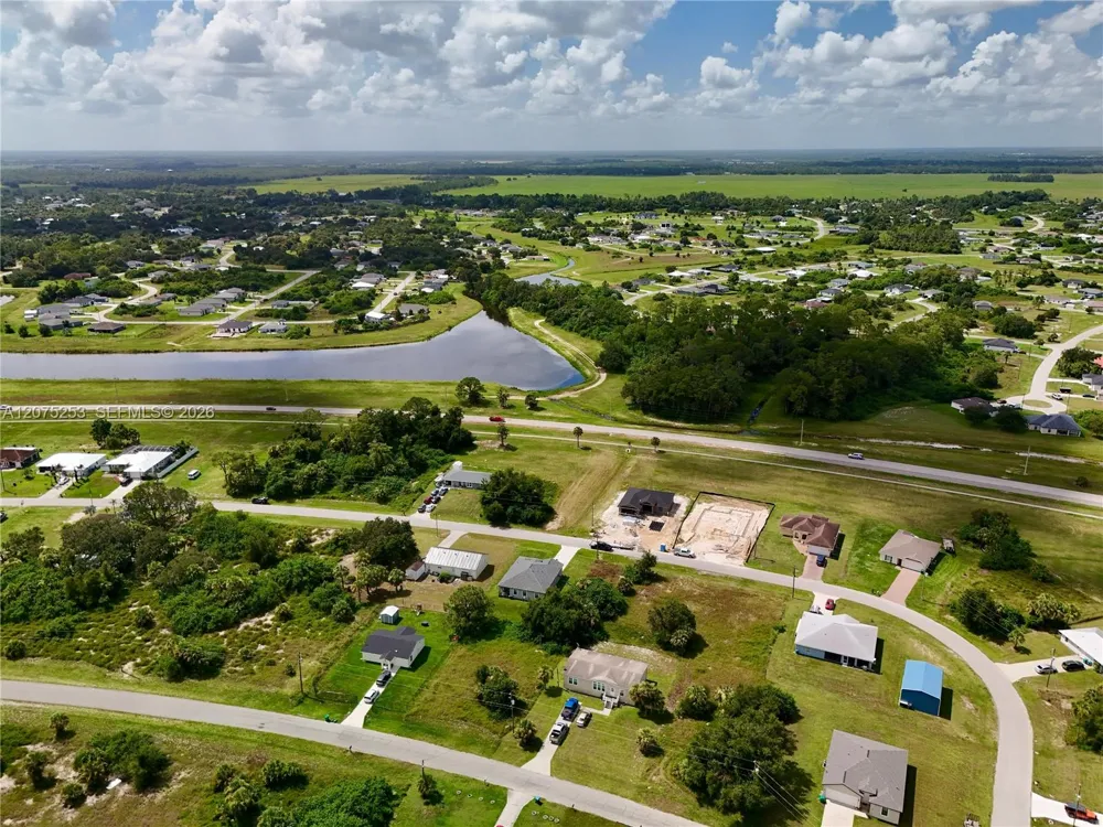 2038 S MONTANA CIR La Belle, FL 33935