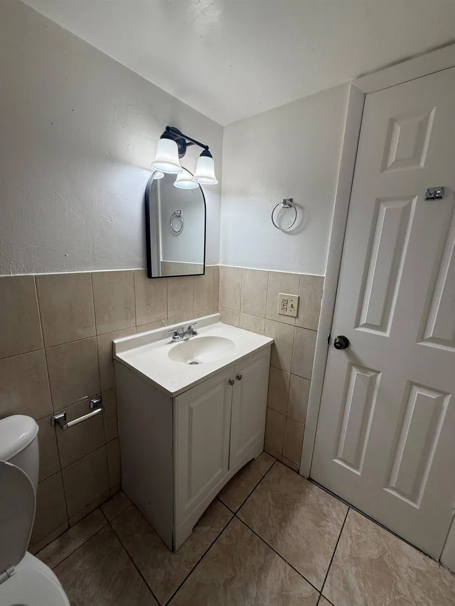 482 NW 165TH ST ROAD #A-301 Miami, FL 33169