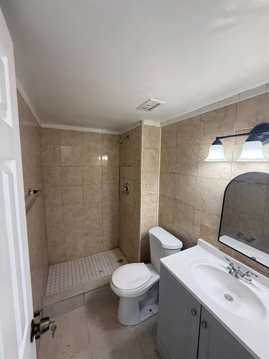 482 NW 165TH ST ROAD #A-301 Miami, FL 33169