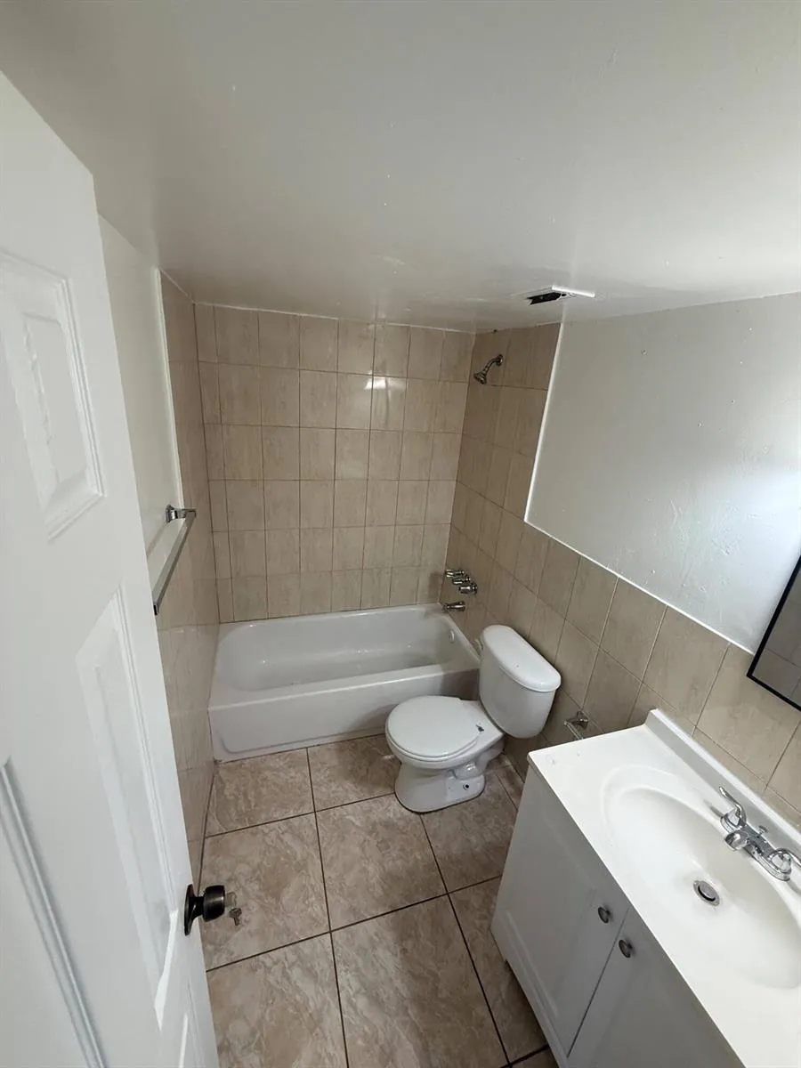 482 NW 165TH ST ROAD #A-301 Miami, FL 33169
