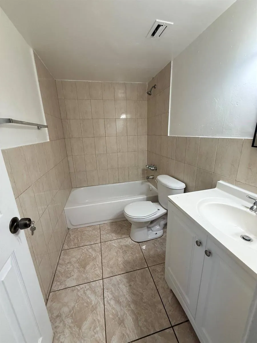 482 NW 165TH ST ROAD #A-301 Miami, FL 33169