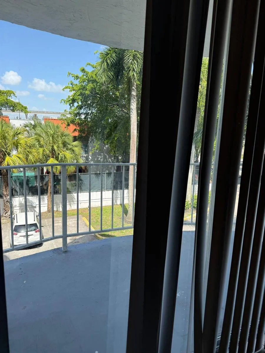 482 NW 165TH ST ROAD #A-301 Miami, FL 33169