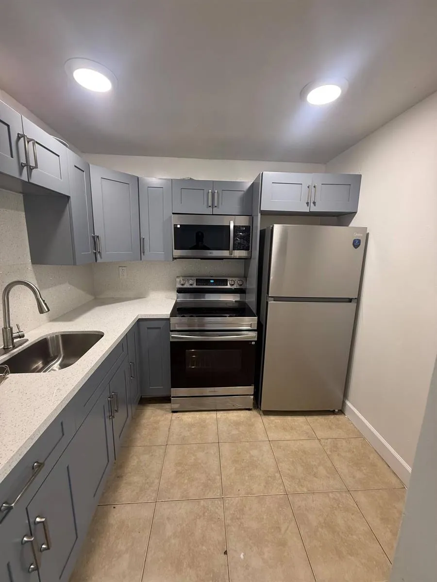 482 NW 165TH ST ROAD #A-301 Miami, FL 33169