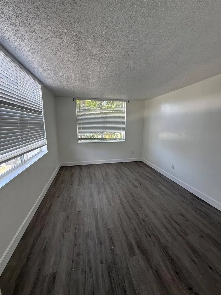 482 NW 165TH ST ROAD #A-301 Miami, FL 33169