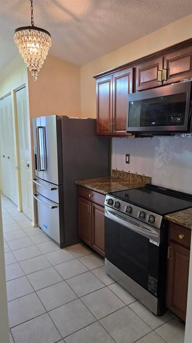 118 CAMBRIDGE LANE Royal Palm Beach, FL 33411