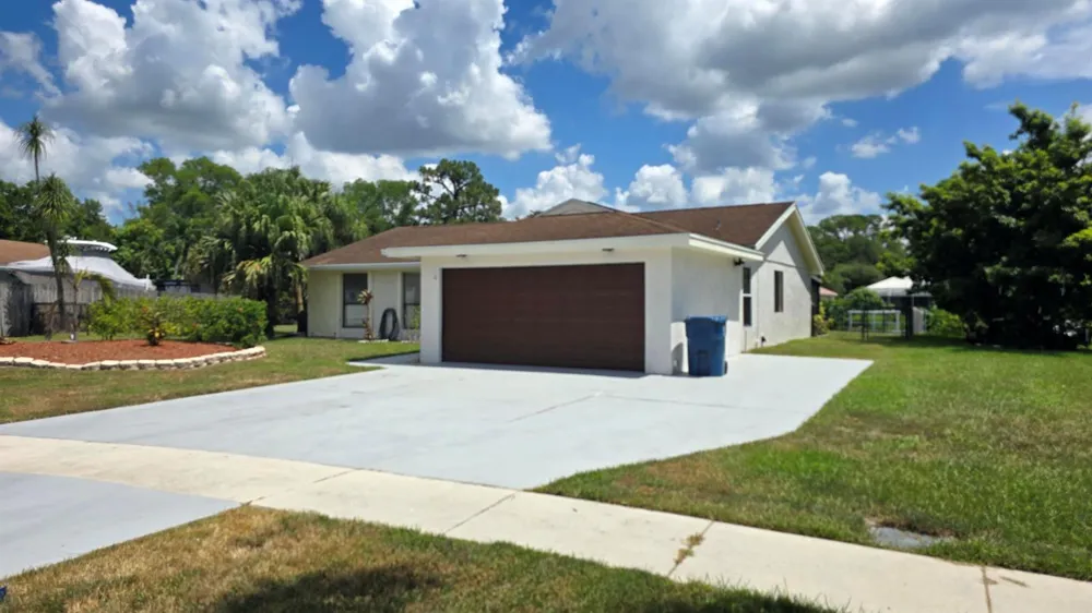 118 CAMBRIDGE LANE Royal Palm Beach, FL 33411