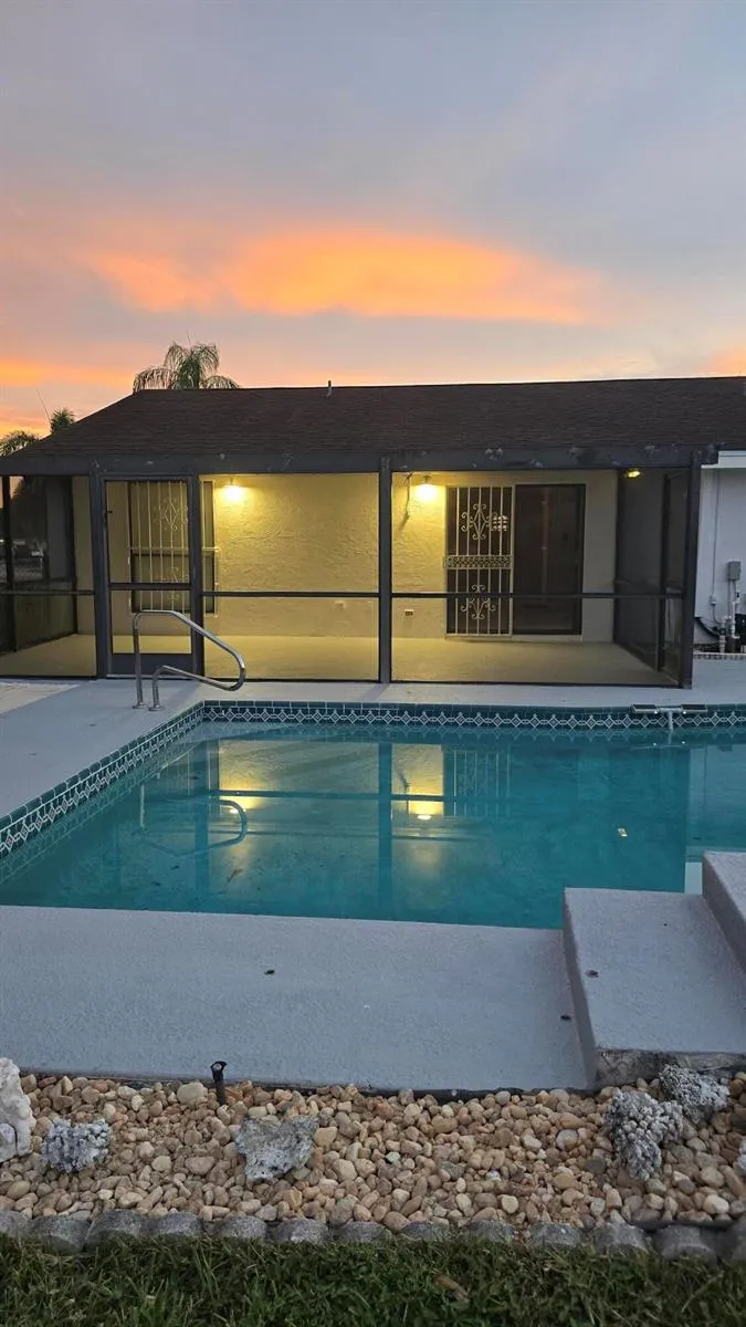 118 CAMBRIDGE LANE Royal Palm Beach, FL 33411