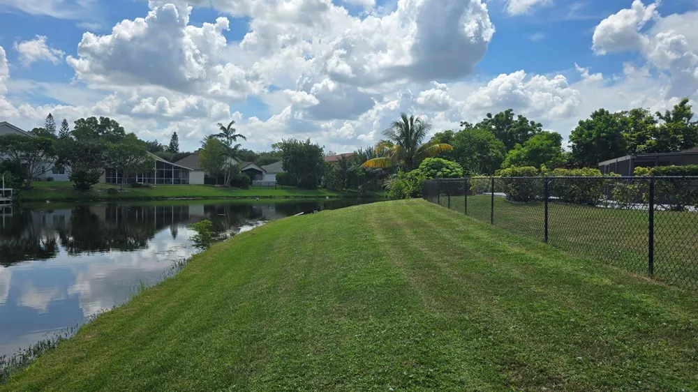 118 CAMBRIDGE LANE Royal Palm Beach, FL 33411