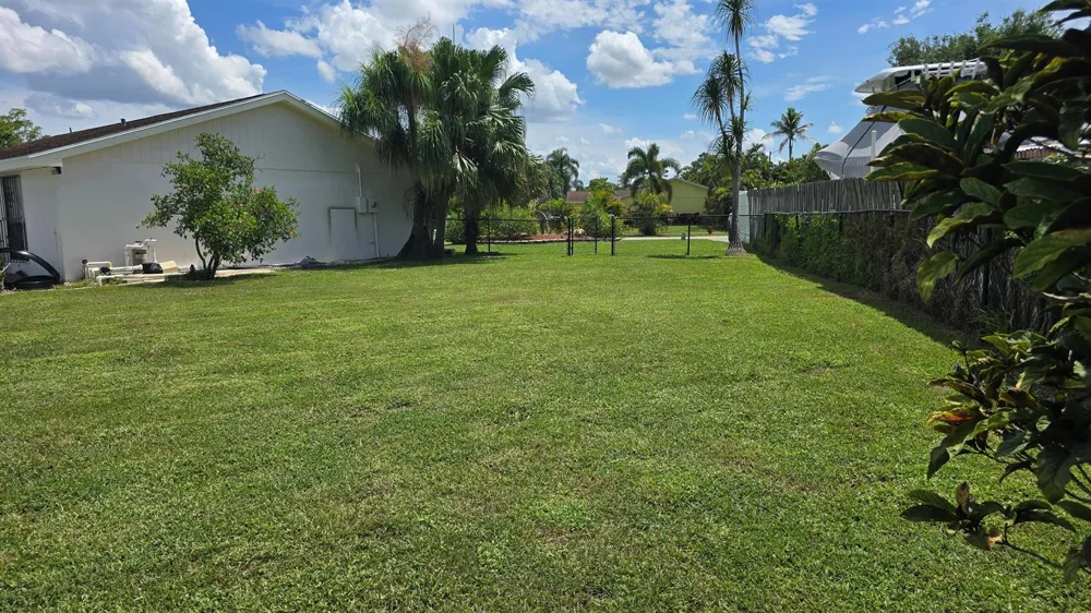 118 CAMBRIDGE LANE Royal Palm Beach, FL 33411