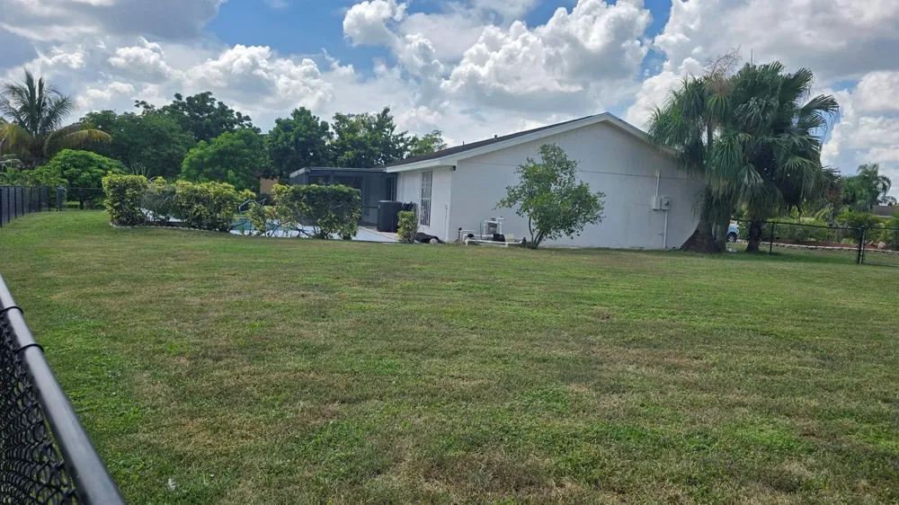 118 CAMBRIDGE LANE Royal Palm Beach, FL 33411