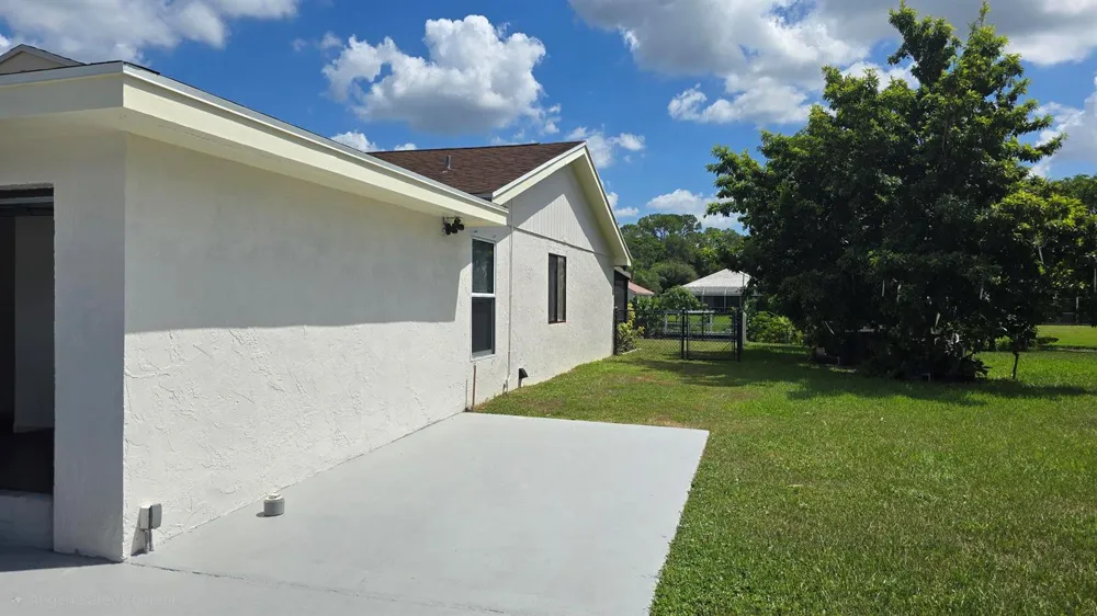 118 CAMBRIDGE LANE Royal Palm Beach, FL 33411