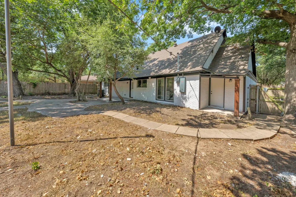 1218 Thomas Street Denton, TX 76201