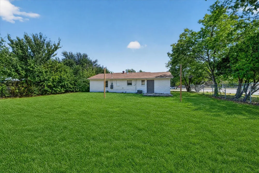 2335 Loyce Drive Mesquite, TX 75149