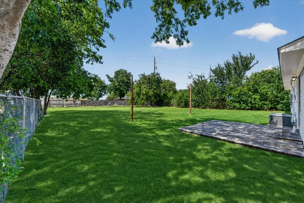 2335 Loyce Drive Mesquite, TX 75149