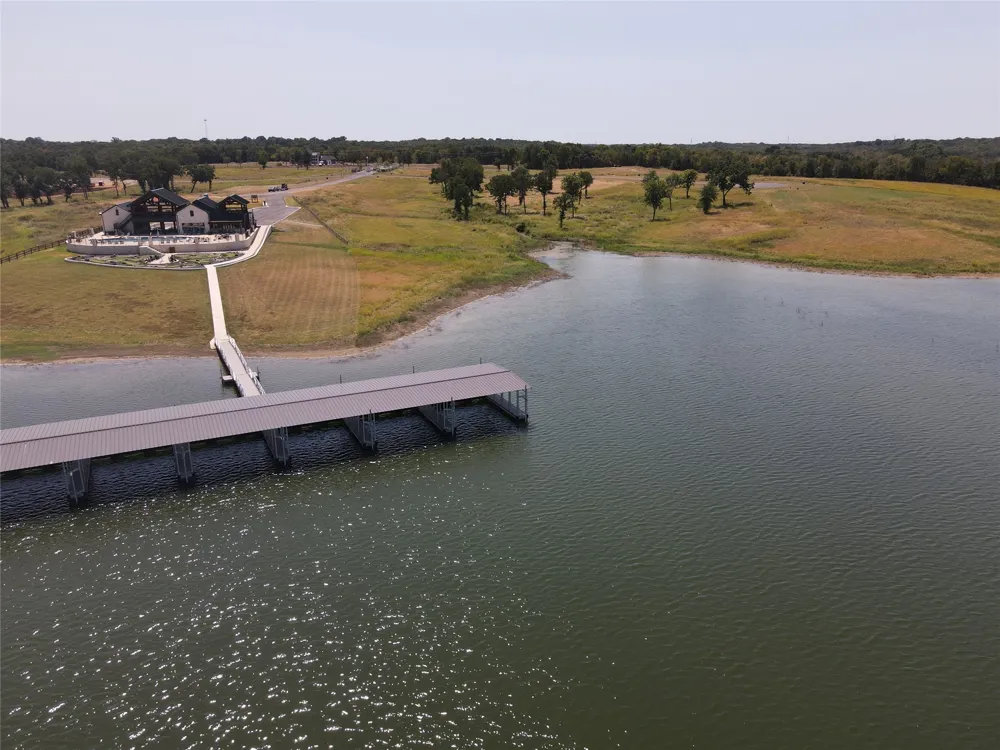 422 HARBORSIDE TERRACE Windom, TX 75492
