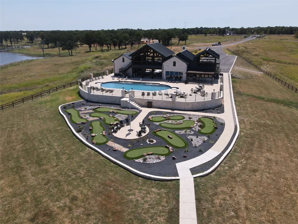 422 HARBORSIDE TERRACE Windom, TX 75492