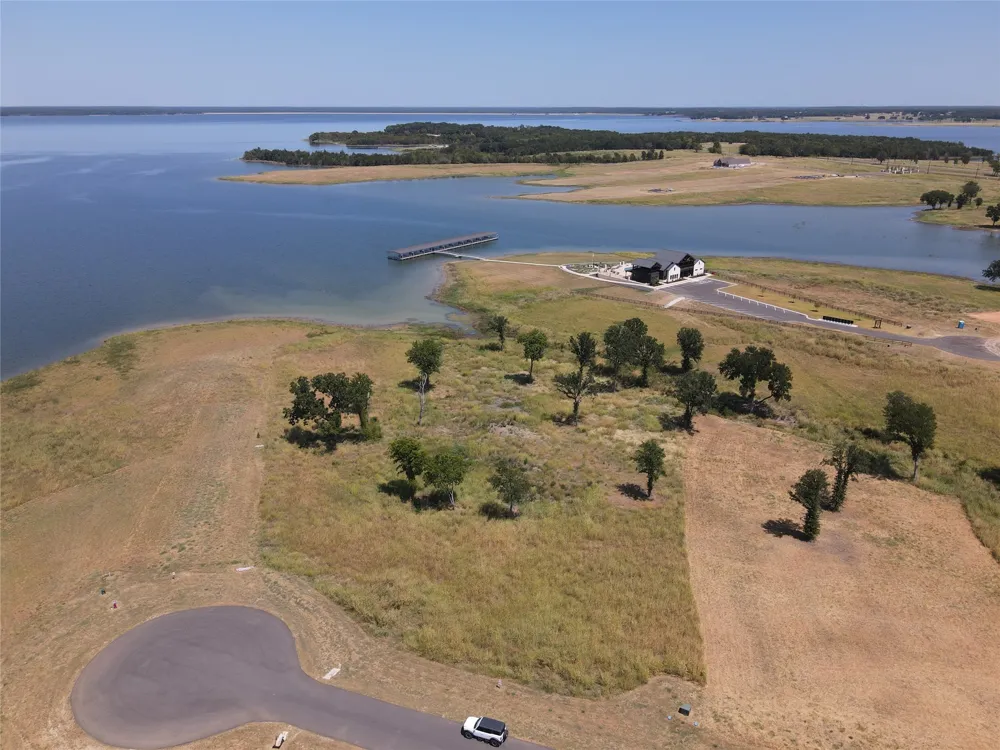 422 HARBORSIDE TERRACE Windom, TX 75492
