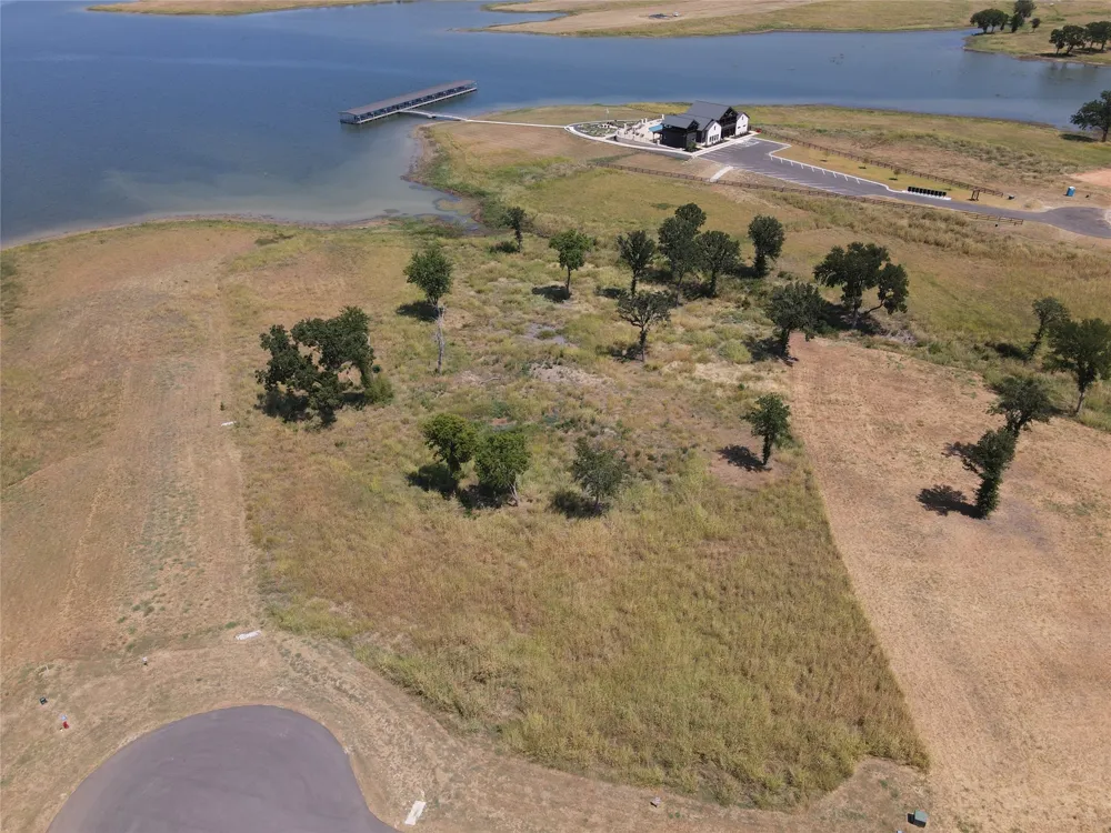 422 HARBORSIDE TERRACE Windom, TX 75492