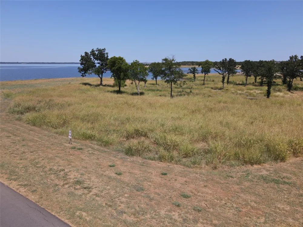 422 HARBORSIDE TERRACE Windom, TX 75492