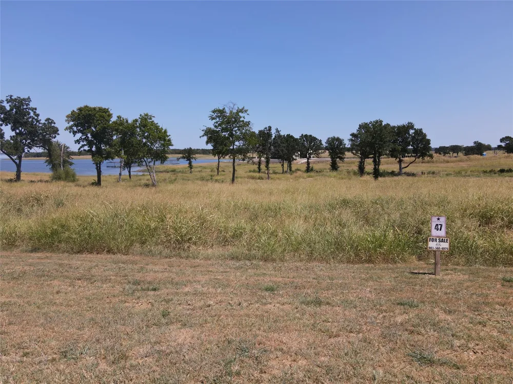 422 HARBORSIDE TERRACE Windom, TX 75492